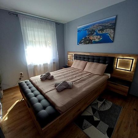 Apartman Barbara Apartment พูลา ภายนอก รูปภาพ